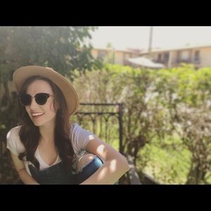 Meet your Posher, Hannah